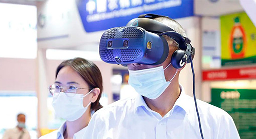 第十二屆油博會邁安德展臺VR體驗